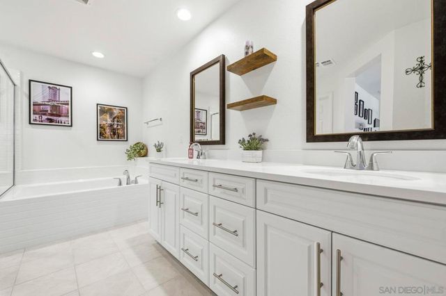 517 Pinedale St, Vista, CA 92081