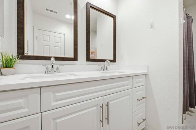 517 Pinedale St, Vista, CA 92081