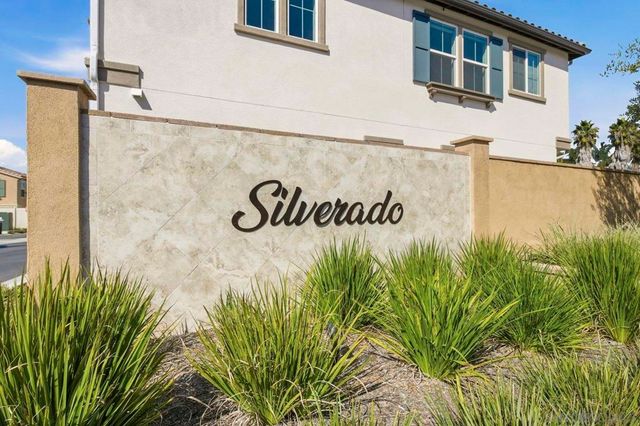 517 Pinedale St, Vista, CA 92081