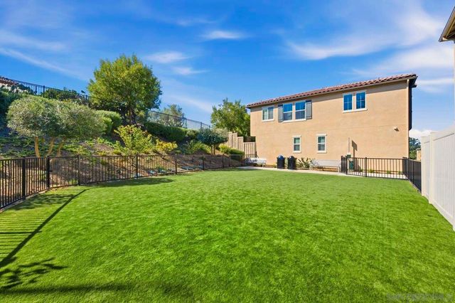 517 Pinedale St, Vista, CA 92081