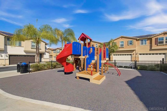 517 Pinedale St, Vista, CA 92081