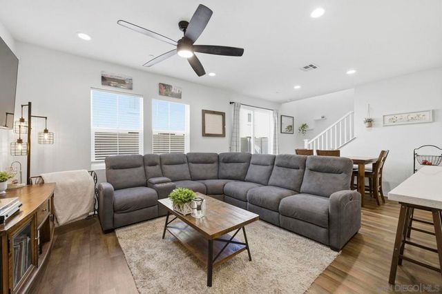 517 Pinedale St, Vista, CA 92081