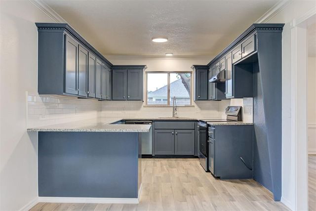 2712 Clover Glen Drive, Edmond, OK 73013