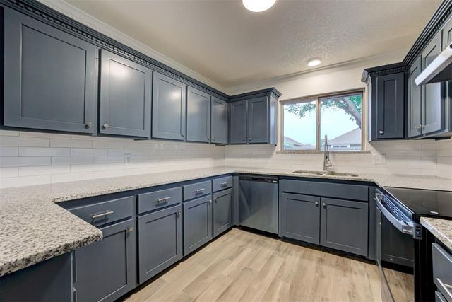 2712 Clover Glen Drive, Edmond, OK 73013