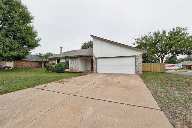 2712 Clover Glen Drive, Edmond, OK 73013