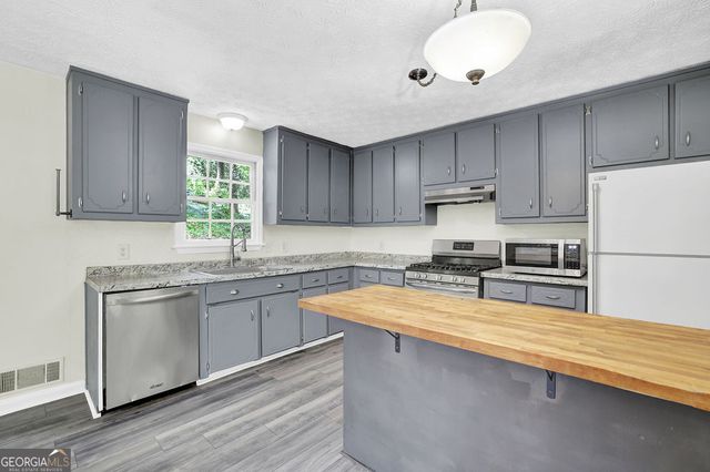 131 Little Brook Drive, Woodstock, GA 30188