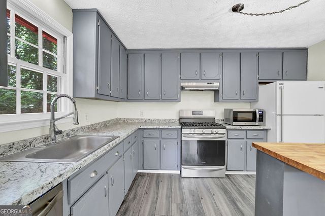 131 Little Brook Drive, Woodstock, GA 30188