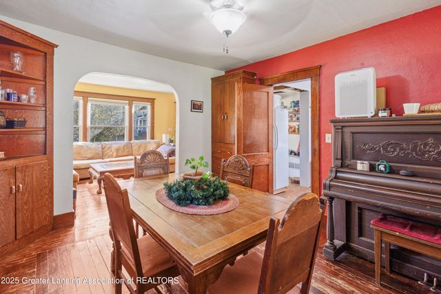 1527 Massachusetts Avenue, Lansing, MI 48906