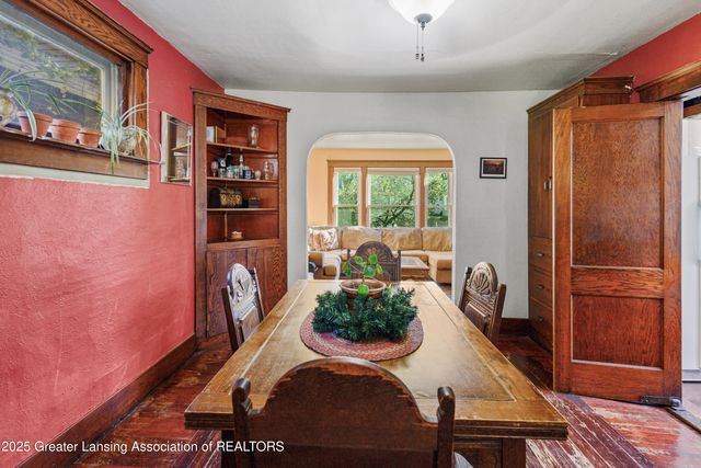 1527 Massachusetts Avenue, Lansing, MI 48906