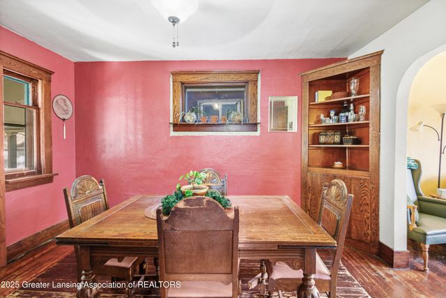 1527 Massachusetts Avenue, Lansing, MI 48906