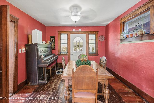 1527 Massachusetts Avenue, Lansing, MI 48906