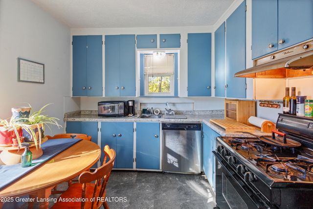 1527 Massachusetts Avenue, Lansing, MI 48906