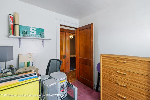 1527 Massachusetts Avenue, Lansing, MI 48906