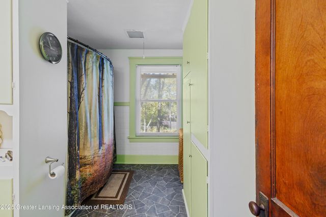 1527 Massachusetts Avenue, Lansing, MI 48906