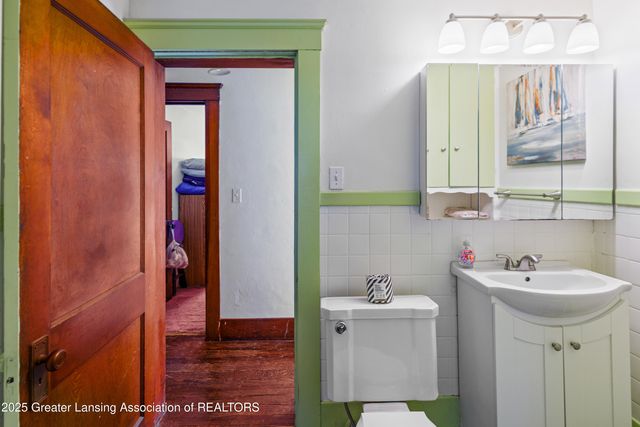 1527 Massachusetts Avenue, Lansing, MI 48906