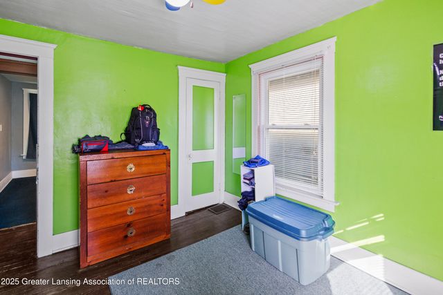 1527 Massachusetts Avenue, Lansing, MI 48906