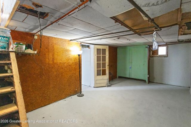 1527 Massachusetts Avenue, Lansing, MI 48906