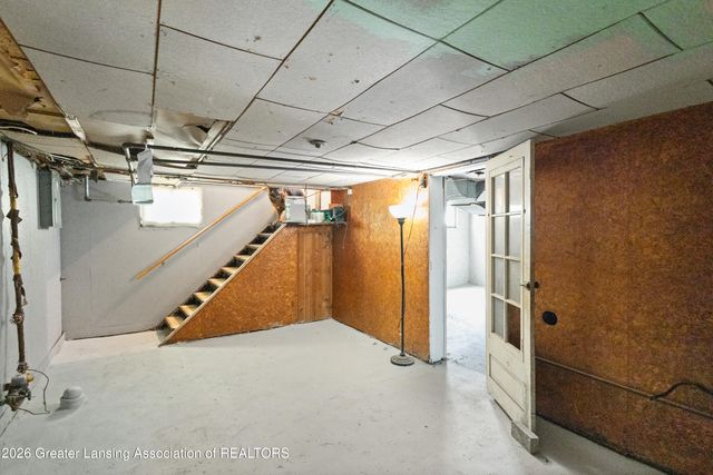 1527 Massachusetts Avenue, Lansing, MI 48906