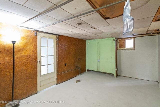 1527 Massachusetts Avenue, Lansing, MI 48906