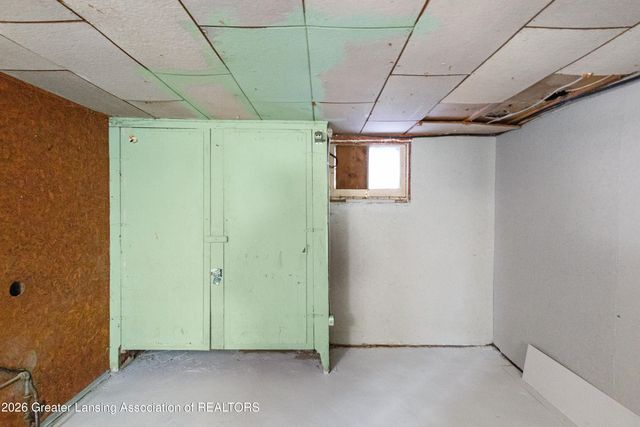 1527 Massachusetts Avenue, Lansing, MI 48906