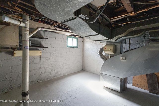 1527 Massachusetts Avenue, Lansing, MI 48906