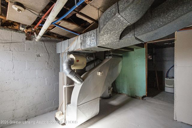 1527 Massachusetts Avenue, Lansing, MI 48906