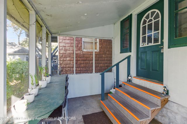 1527 Massachusetts Avenue, Lansing, MI 48906