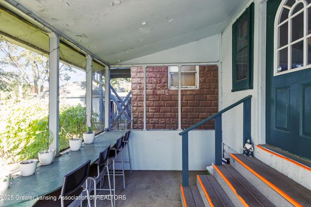 1527 Massachusetts Avenue, Lansing, MI 48906