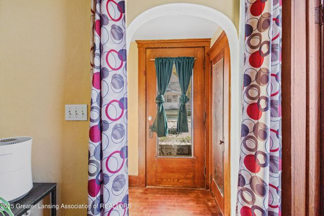 1527 Massachusetts Avenue, Lansing, MI 48906