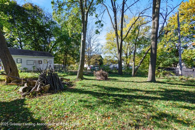 1527 Massachusetts Avenue, Lansing, MI 48906