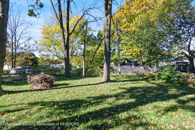 1527 Massachusetts Avenue, Lansing, MI 48906