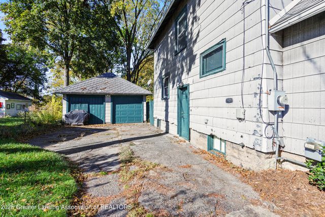 1527 Massachusetts Avenue, Lansing, MI 48906