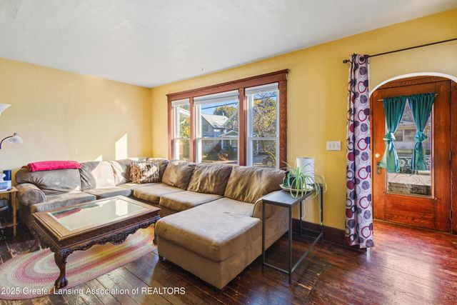 1527 Massachusetts Avenue, Lansing, MI 48906