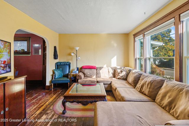 1527 Massachusetts Avenue, Lansing, MI 48906