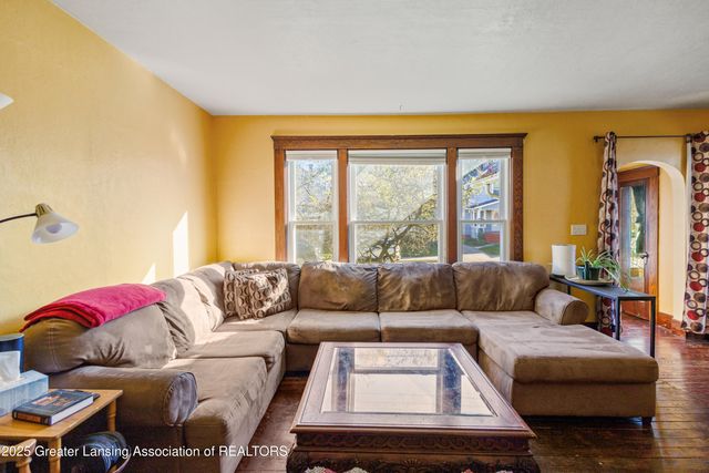 1527 Massachusetts Avenue, Lansing, MI 48906