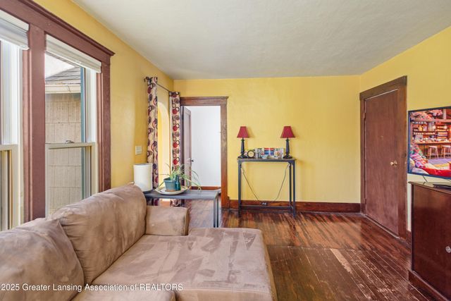 1527 Massachusetts Avenue, Lansing, MI 48906