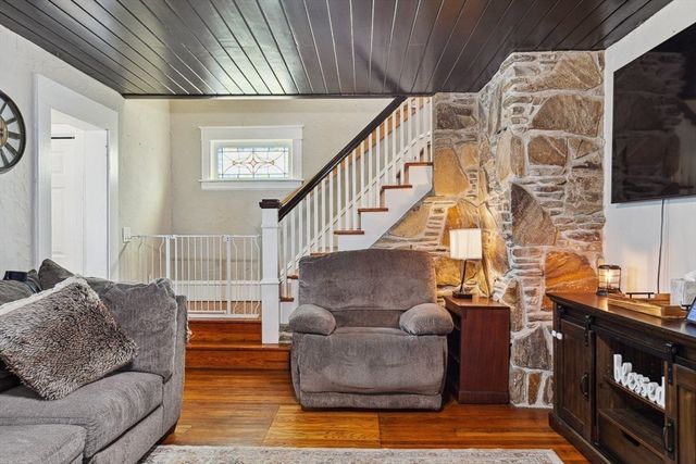 32 Macomber Ave, Swansea, MA 02777