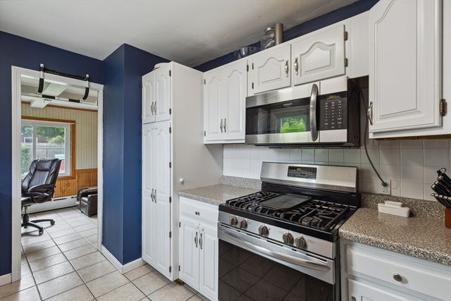 32 Macomber Ave, Swansea, MA 02777