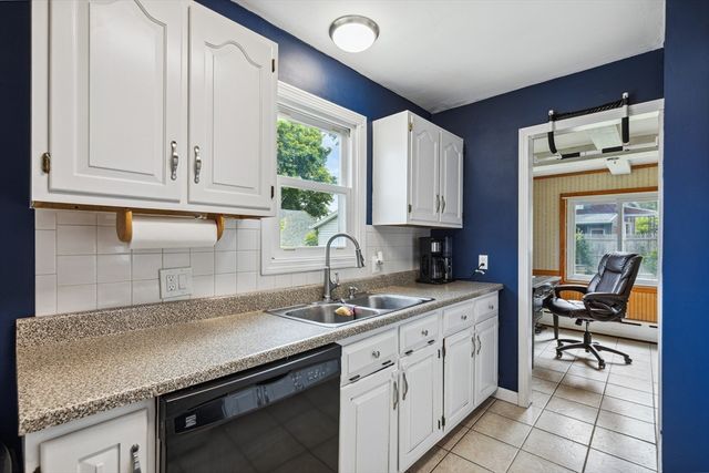 32 Macomber Ave, Swansea, MA 02777