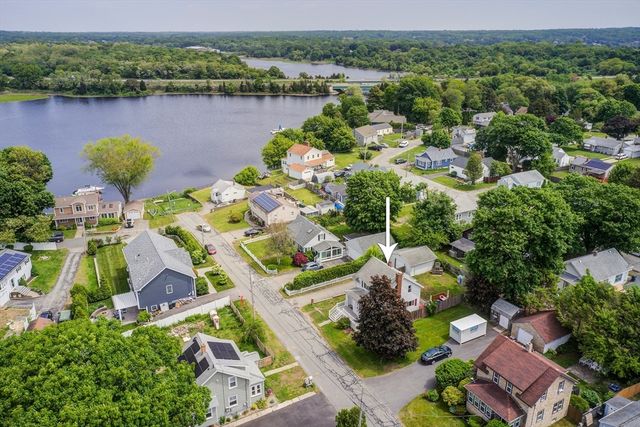 32 Macomber Ave, Swansea, MA 02777