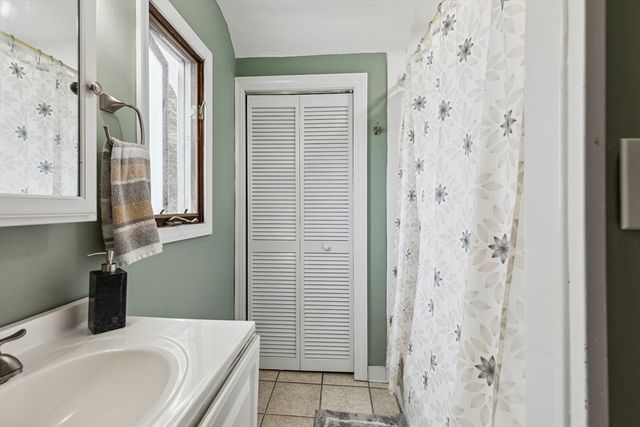 32 Macomber Ave, Swansea, MA 02777