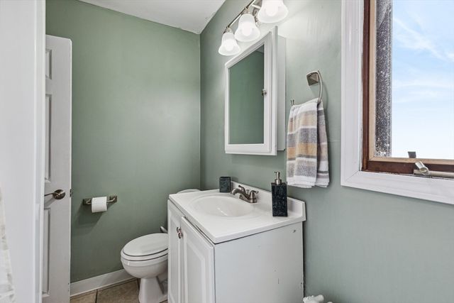 32 Macomber Ave, Swansea, MA 02777