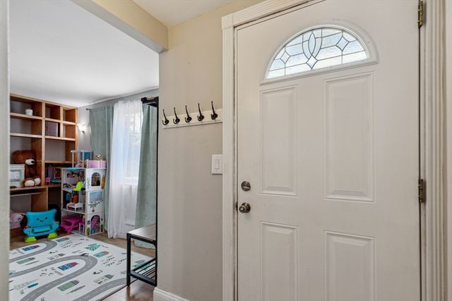 32 Macomber Ave, Swansea, MA 02777