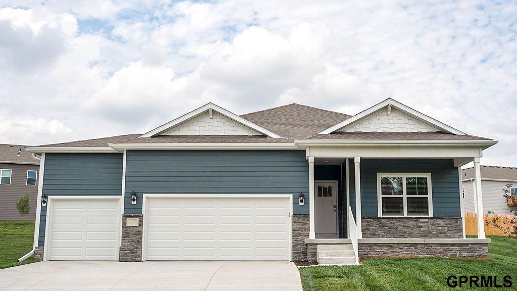 11904 S 107TH Avenue, Papillion, NE 68046
