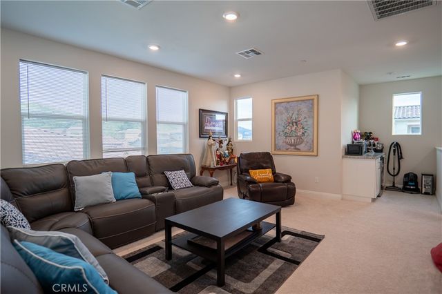 20525 Martingale, Saugus, CA 91350