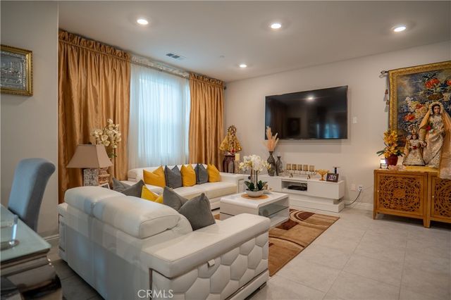 20525 Martingale, Saugus, CA 91350