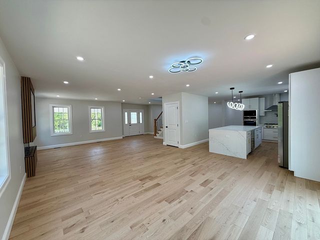 1 Great Woods Cir, Norton, MA 02766