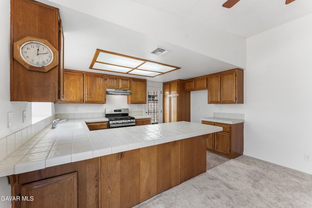 38027 Raintree Lane, Palmdale, CA 93552