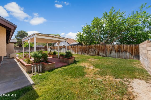 38027 Raintree Lane, Palmdale, CA 93552