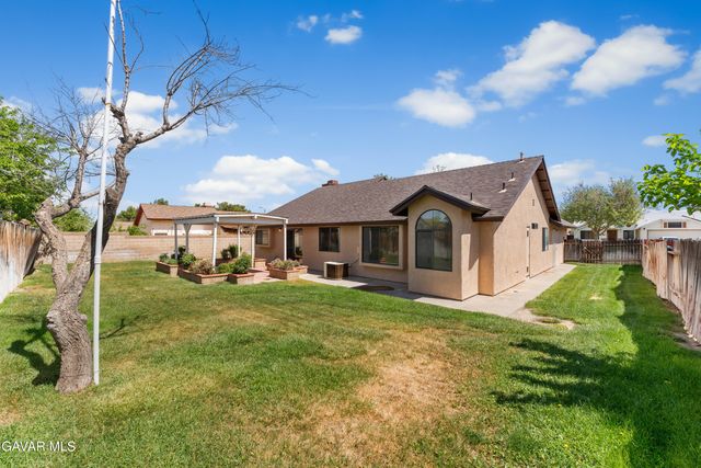 38027 Raintree Lane, Palmdale, CA 93552